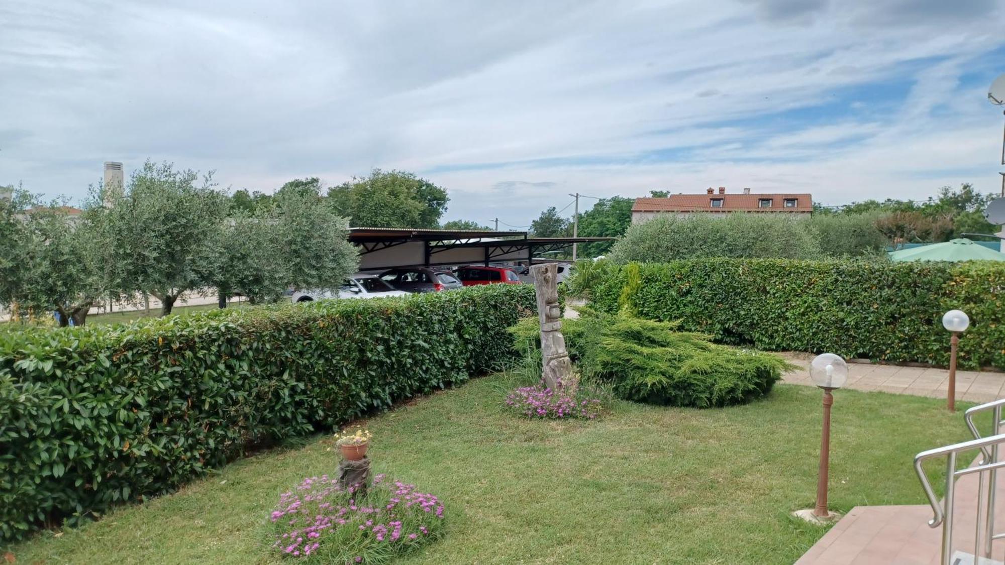 Apartments Villa Adamovic Umag Eksteriør billede